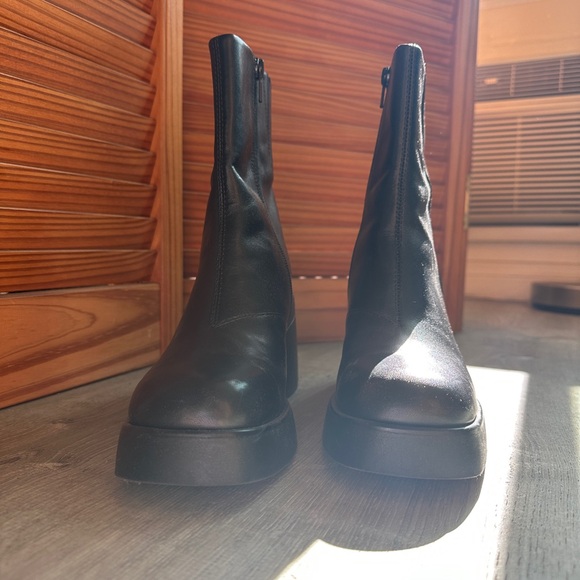 SOLD: Vagabond Dorah - Picture 3 of 6